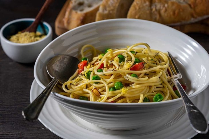 Vegan pasta noodles and Nutritional yeast.