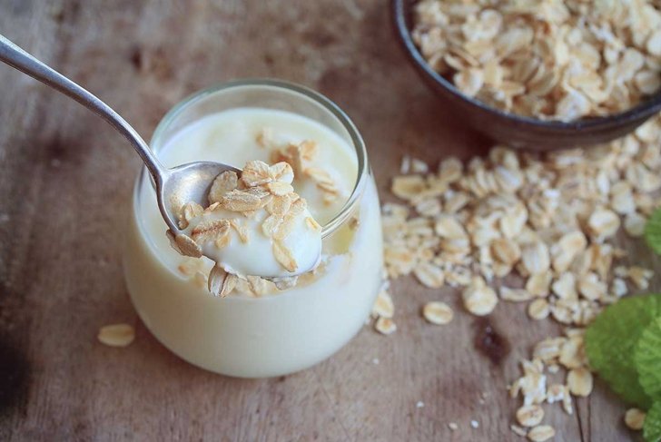 oat flakes with yogurt